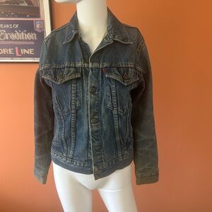 VINTAGE LEVI’S dark blue distressed trucker style jacket